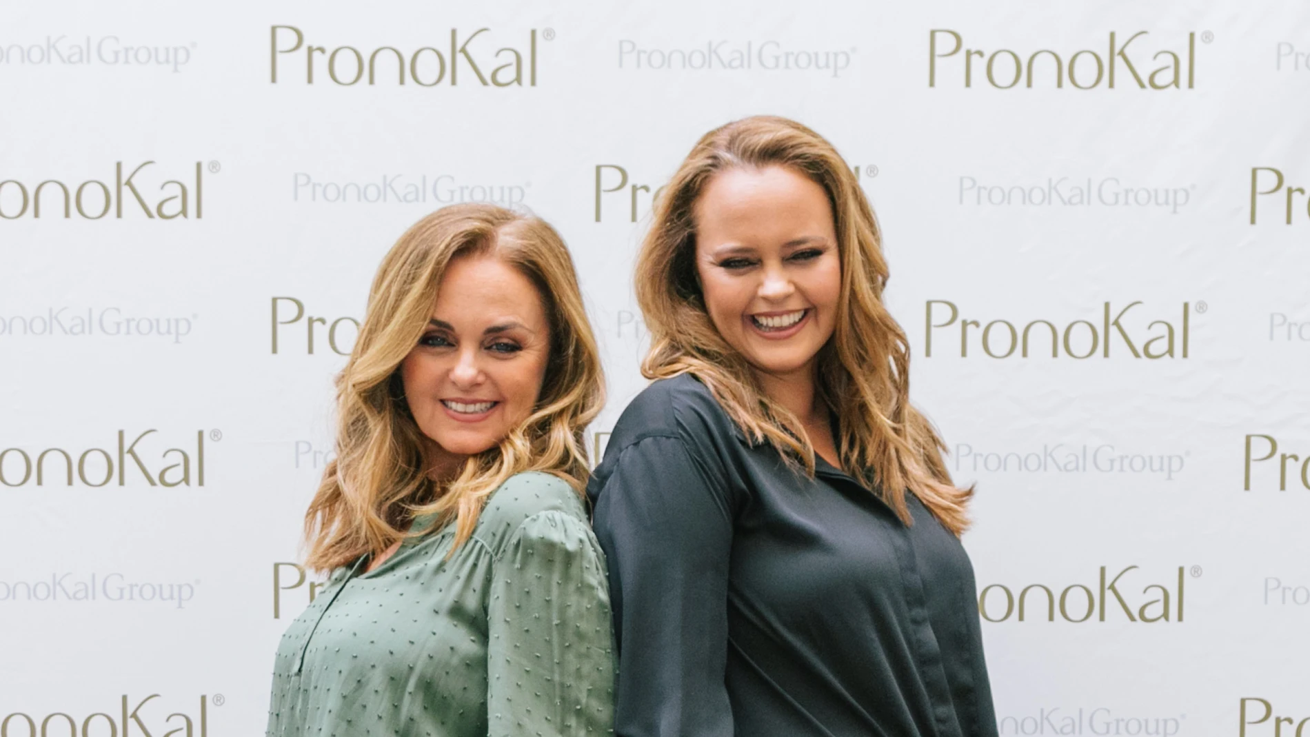 Las hermanas Carmen Morales y Shaila Dúrcal