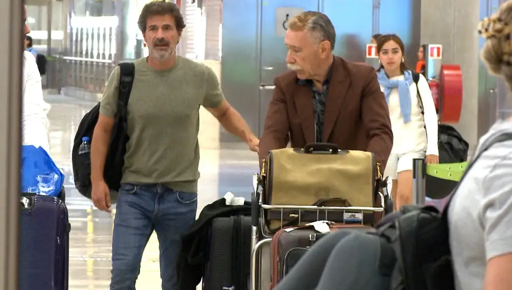 Rodolfo Sancho regresa a España tras visitar a su hijo en Tailandia