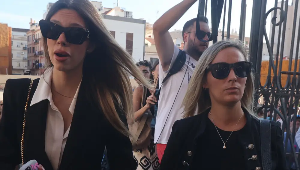 Alejandra Rubia y su prima Carmen