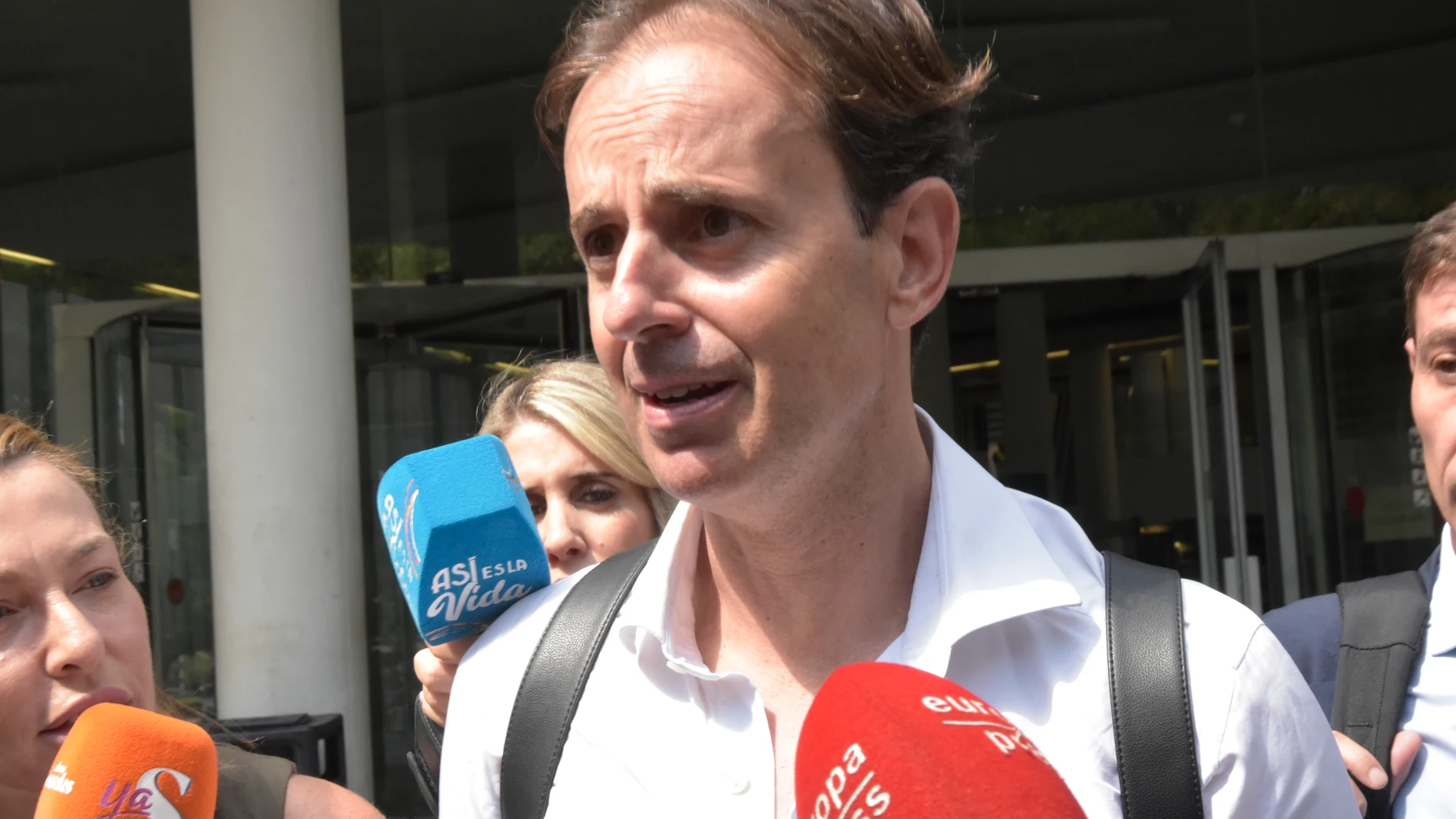Josep Santacana sale del juzgado, a 12 de septiembre de 2023, en Barcelona (España). Arranca el juicio contra la tenista Arantxa Sánchez-Vicario, y su exmarido, Josep Santacana, por un presunto delito de alzamiento de bienes por el que se enfrentan a una pena de hasta cuatro años de prisión por ocultar su patrimonio a través de un testaferro para evitar pagar al Banco de Luxemburgo una deuda de 7,5 millones de euros. En este inicio del juicio se han leído las cuestiones previas. FAMOSOS;TENI...
