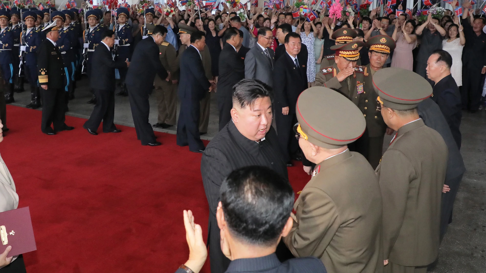 Pyongyang (Korea, Democratic People''s Republic Of), 10/09/2023.- A photo released by the official North Korean Central News Agency (KCNA) shows North Korean leader Kim Jong Un shaking hands with officials as he prepares to depart by train for a visit to Russia, from Pyongyang, North Korea, 12 September 2023. North Korean leader Kim Jong-un is expected to meet with Russian President Vladimir Putin who is currently visiting the Far East attending the 2023 Eastern Economic Forum (EEF) in Vladiv...