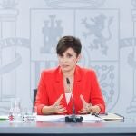 La ministra Portavoz y de Política Territorial en funciones, Isabel Rodríguez, interviene durante una rueda de prensa posterior a la reunión del Consejo de Ministros, en el Palacio de La Moncloa, a 12 de septiembre de 2023, en Madrid (España). El Consejo de Ministros, en su reunión ordinaria de hoy