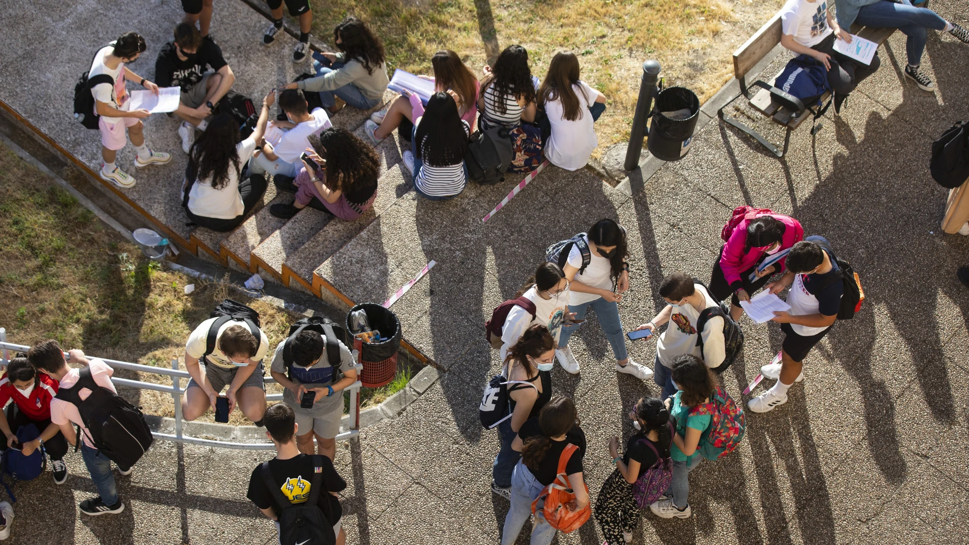 Comienza la EVAU en la Comunidad de Madrid. Imágenes de estudiantes examinados en la Facultad de económicas de la Universidad Complutense.