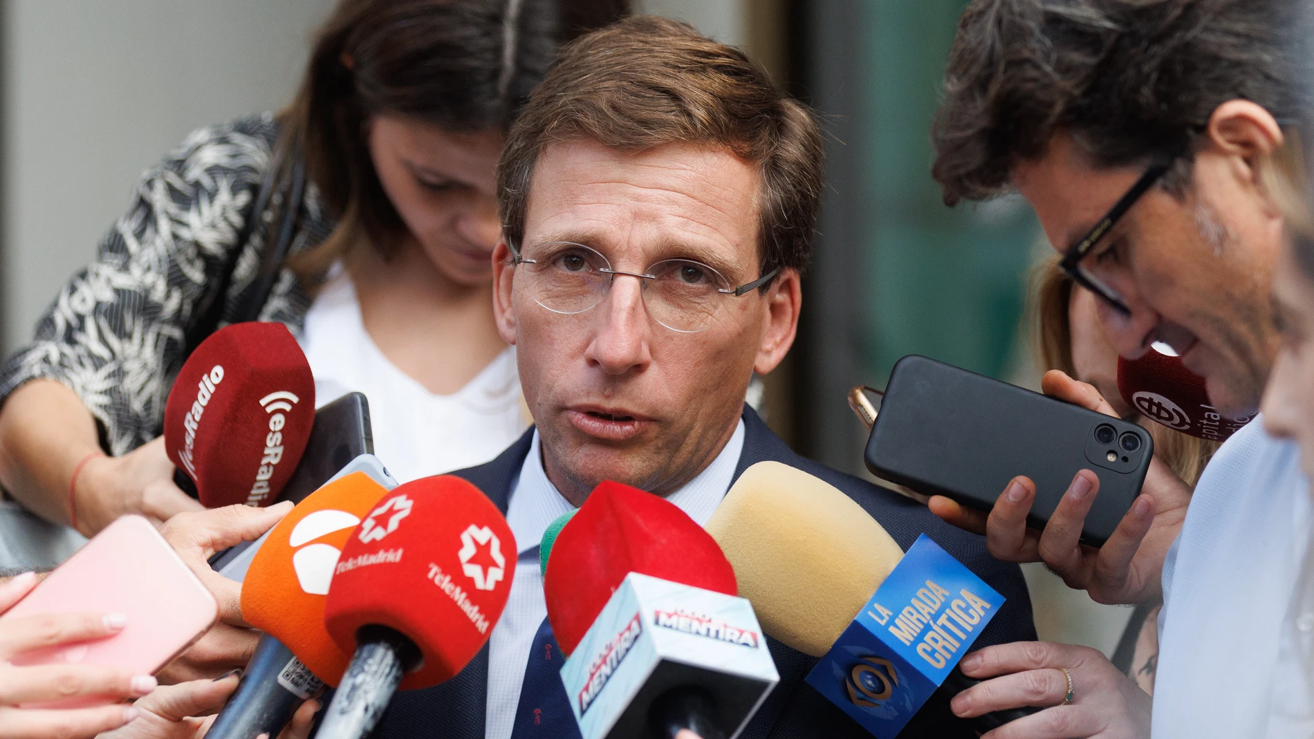 Almeida cree que Isabel Rodríguez no puede seguir "un minuto más" en su cargo tras llamar "golpista" a Aznar