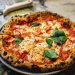 El error que pone en riesgo la salud tiene que ver con dónde servimos la pizza