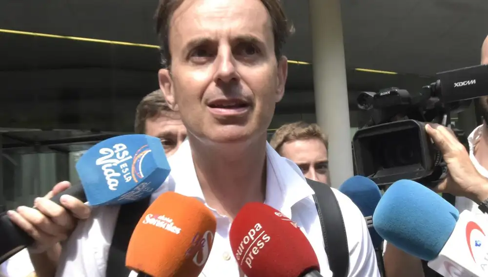 Josep Santacana, emocionado tras su reencuentro con Arantxa Sánchez Vicario en los juzgados el día de su aniversario