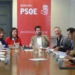 Tudanca preside la reunión de la comisión interparlamentaria del PSOE en Burgos, junto a Esther Peña y Ander Gil
