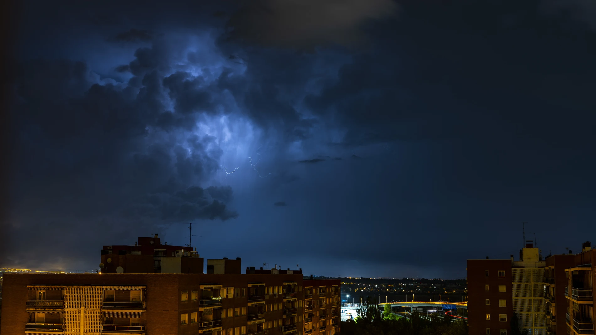 Media España está este viernes en riesgo o riesgo importante por lluvias y tormentas