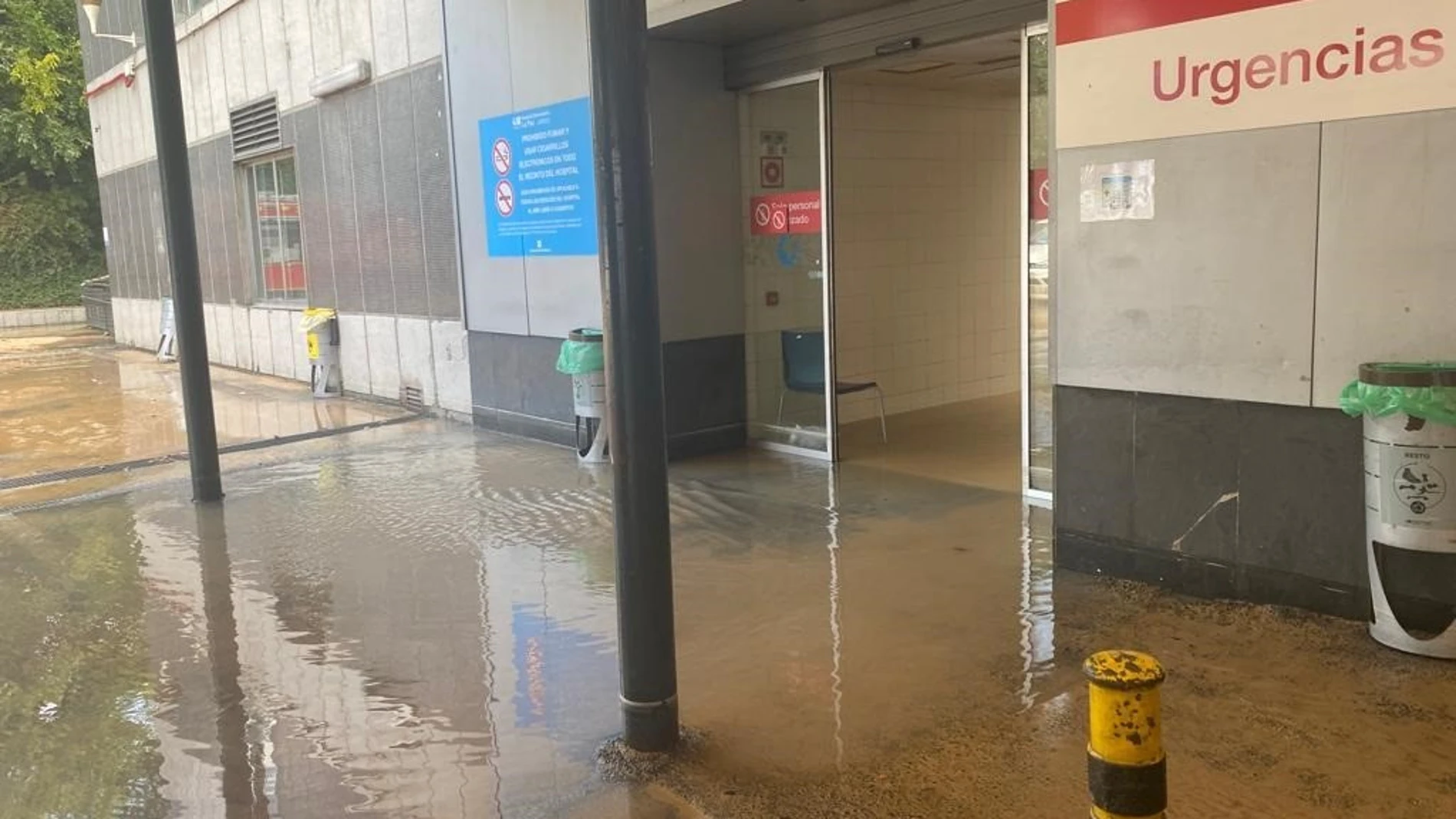 MADRID.-AMP.- La rotura de una tubería por las obras de Metro en Begoña (L10) inunda las urgencias de La Paz