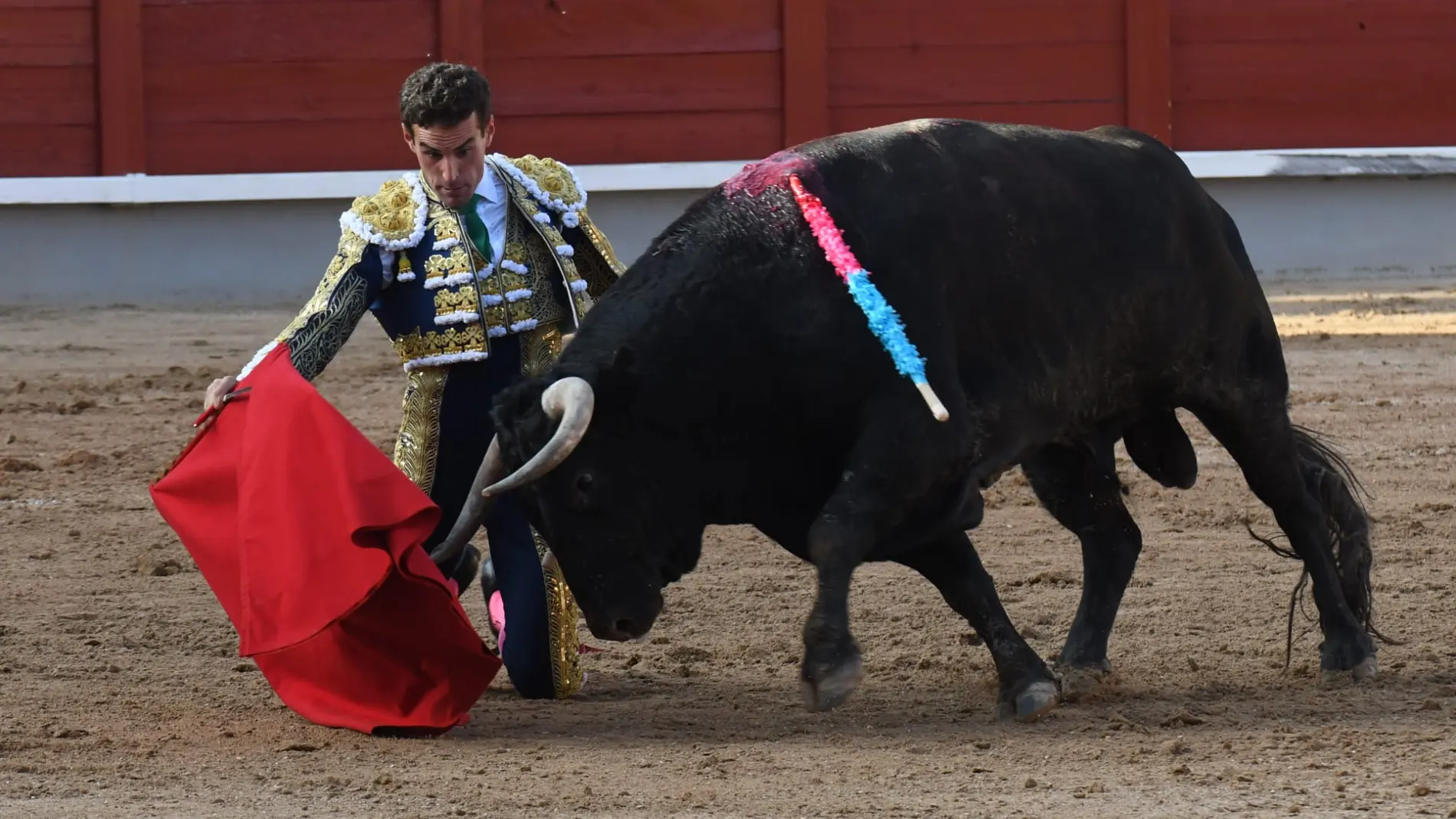Derechazo de rodillas de Fernando Adrián