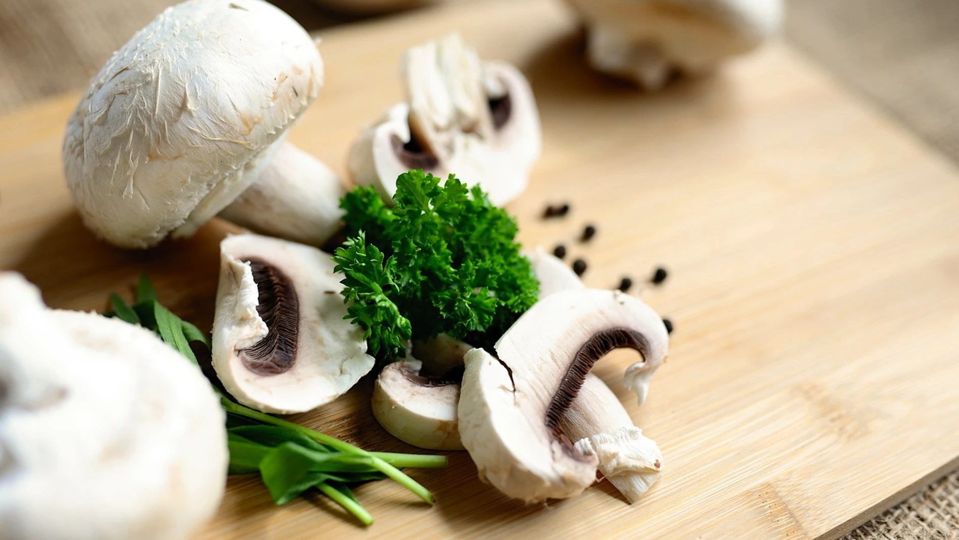 Los ingredientes principales de esta receta de Martín Berasategui serán champiñones y perejil