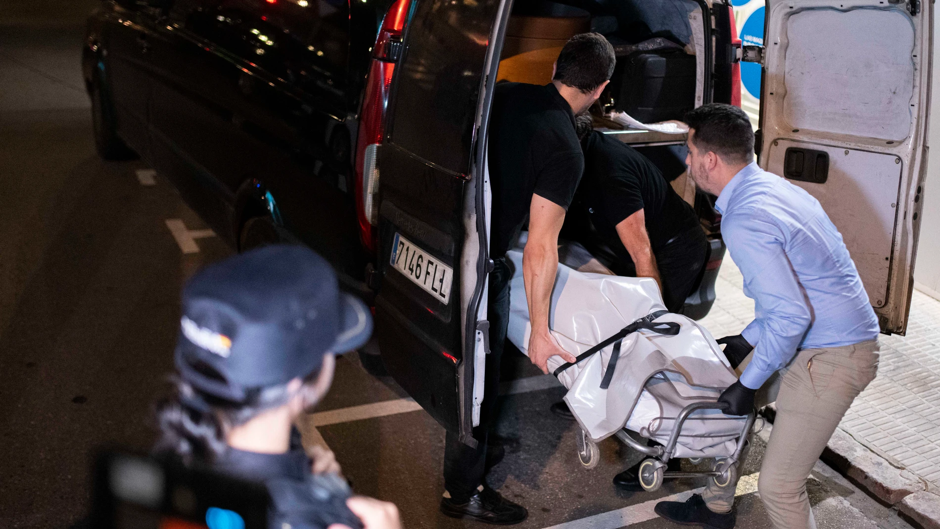 El cadáver de la mujer fue hallado en su domicilio junto al de su marido, ahorcado