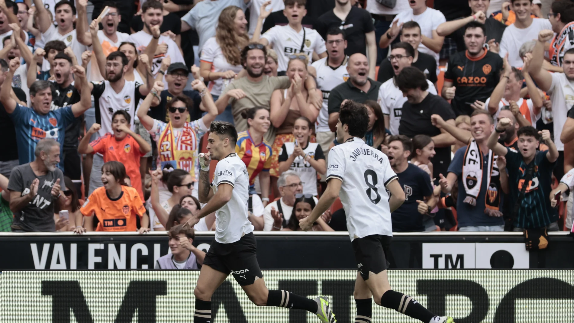 Hugo Duro celebra uno de sus dos goles al Atlético