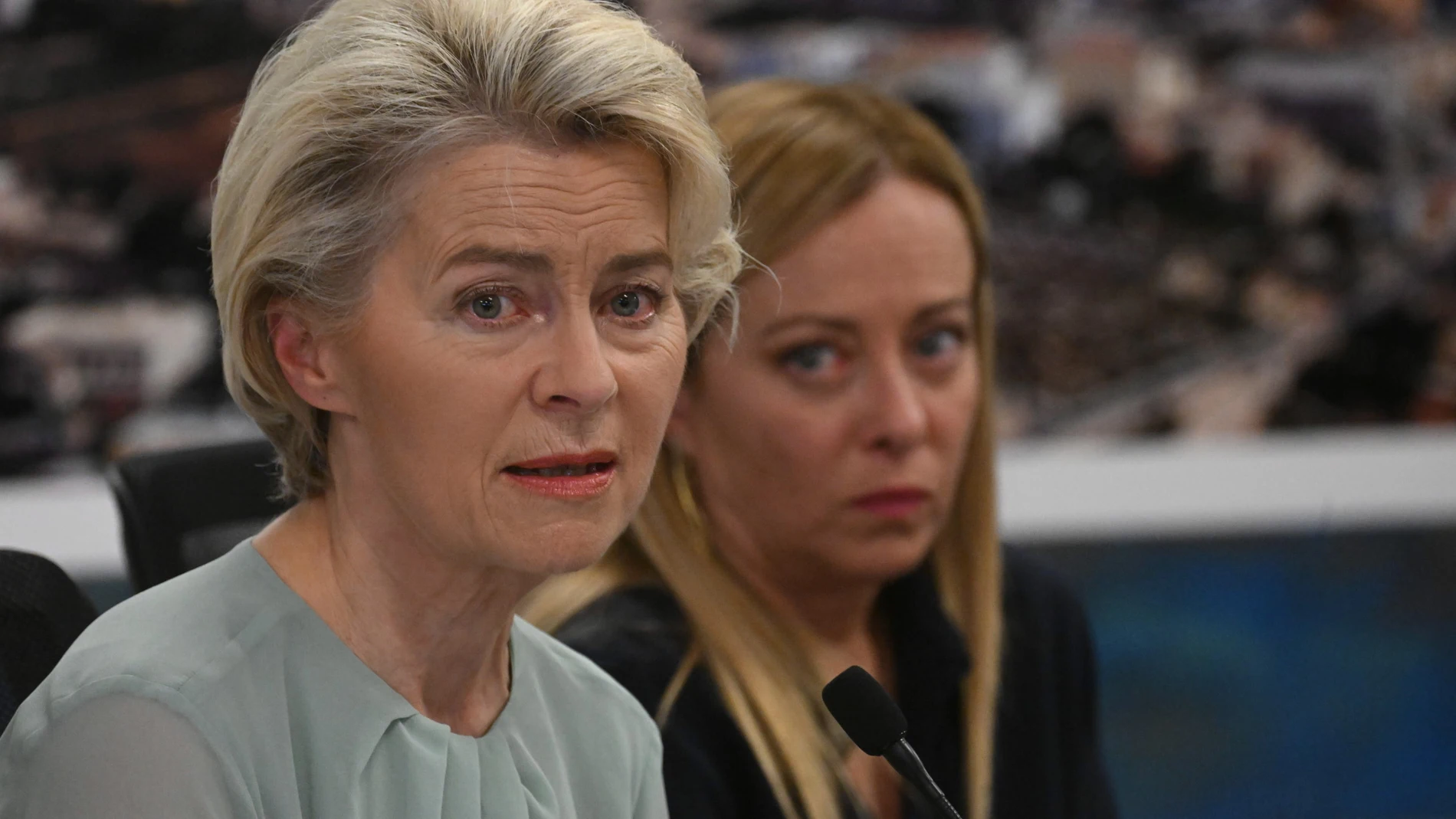 Lampedusa (Italy), 17/09/2023.- Italian Premier Giorgia Meloni (R) and EU Commission President Ursula von der Leyen (L) attend a press conference in Lampedusa, Italy, 17 September 2023.The prime minister of Italy and the president of the European Commission arrived on the island of Lampedusa as tensions rise over an increase in migrant arrivals. (Italia) EFE/EPA/CIRO FUSCO