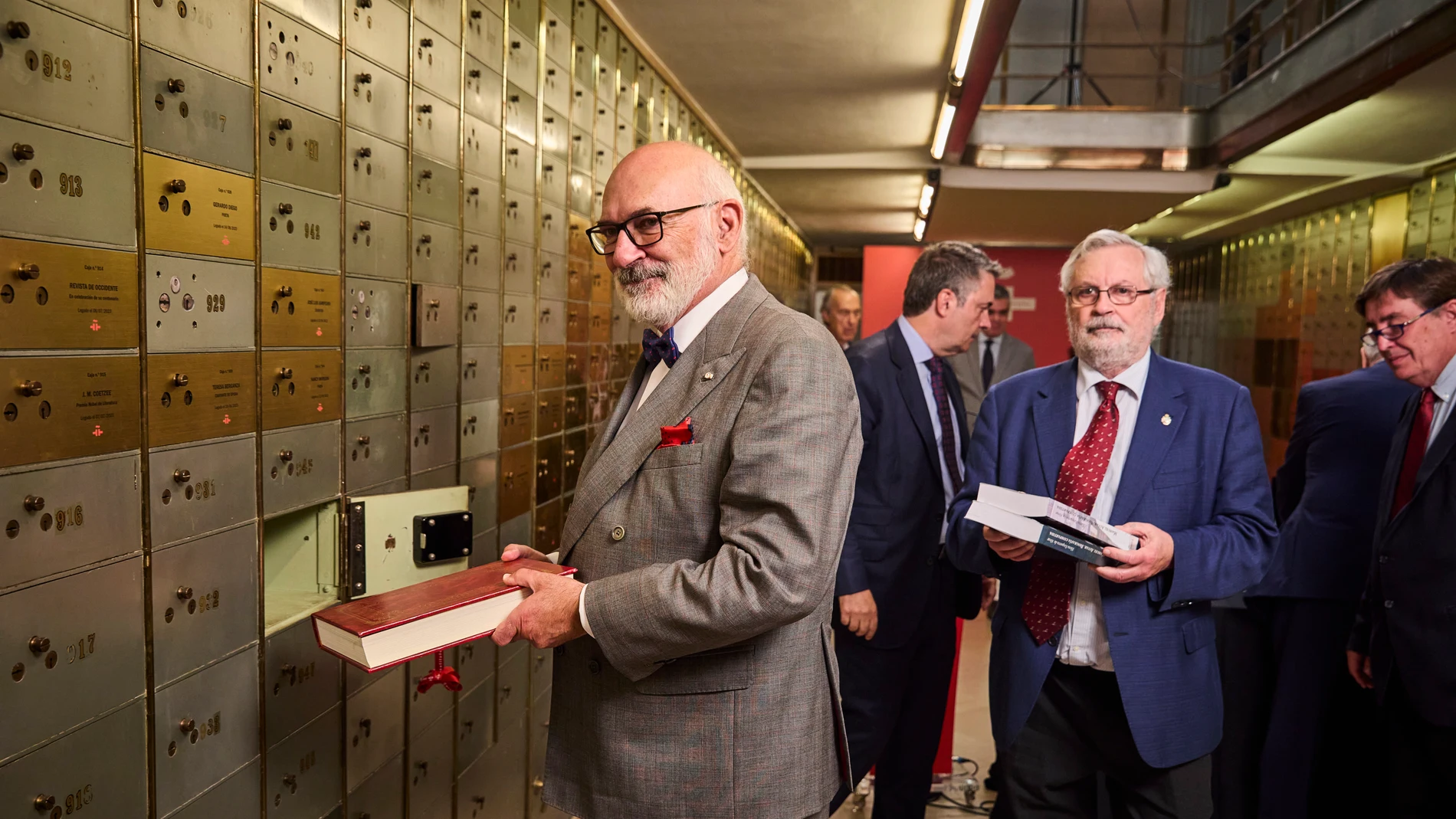 La Caja de las Letras del Instituto Cervantes abre sus puertas para acoger el legado del filólogo y académico Manuel Alvar.