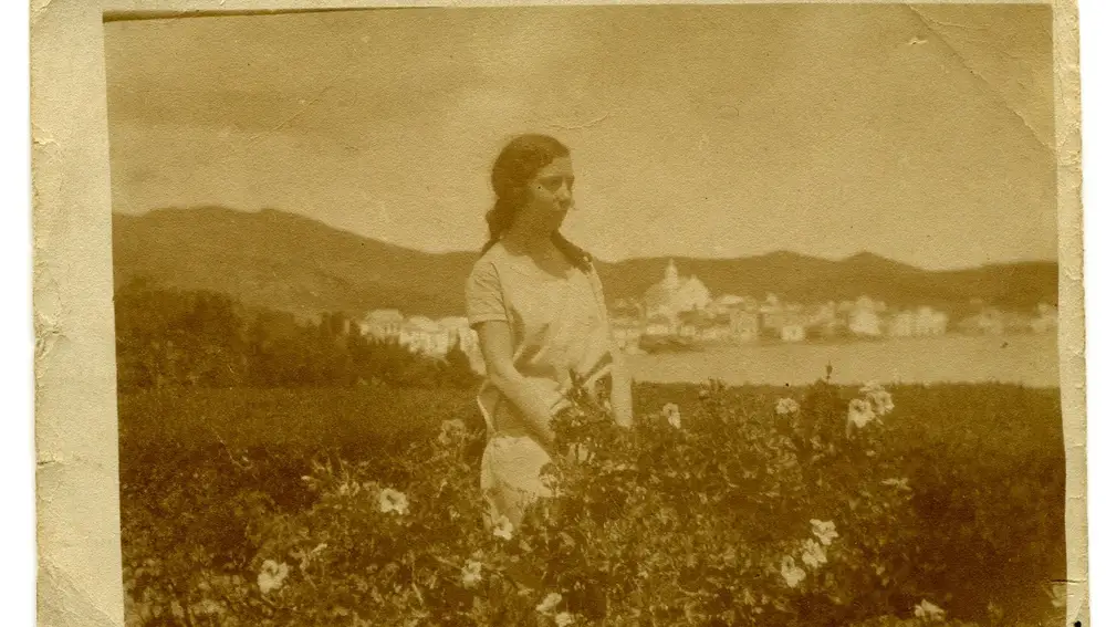 Anna Maria Dalí fotografiada por su hermano