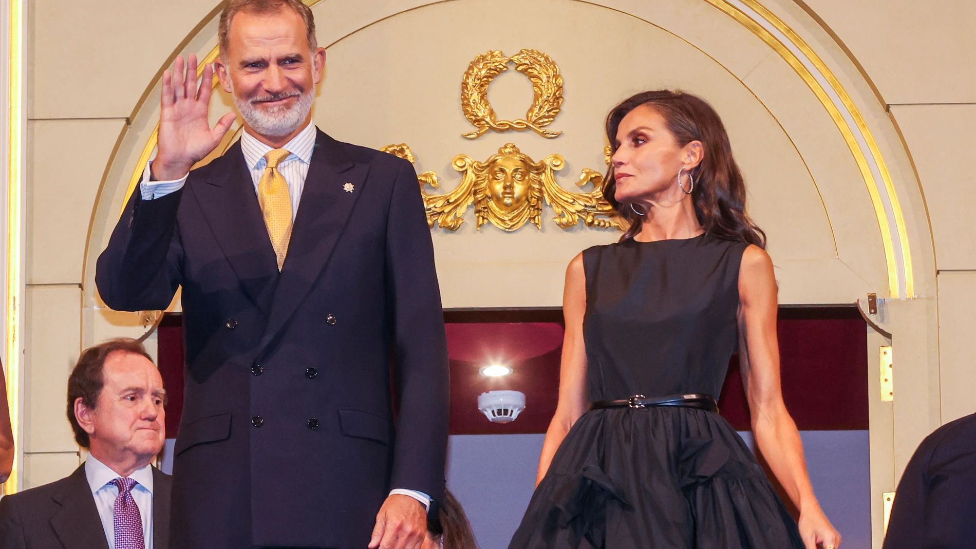-FOTODELDÍA- MADRID, 19/09/2023.- Los reyes Felipe VI (i) y Letizia (d) presiden el arranque de temporada del Teatro Real de Madrid con el estreno de "Medea" de Luigi Cherubini. EFE/Kiko Huesca POOL