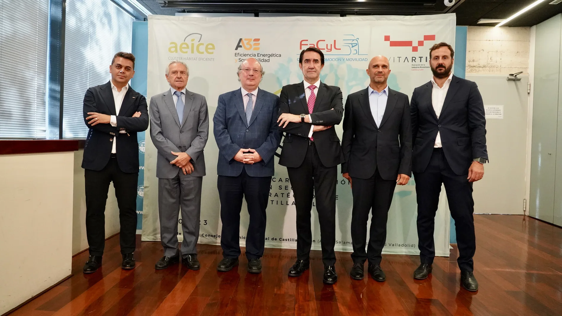 Suárez-Quiñones junto a Enrique Cabero, Pedro Ruiz, Félix Cano, Fortuoso y Ginés Ángel García y