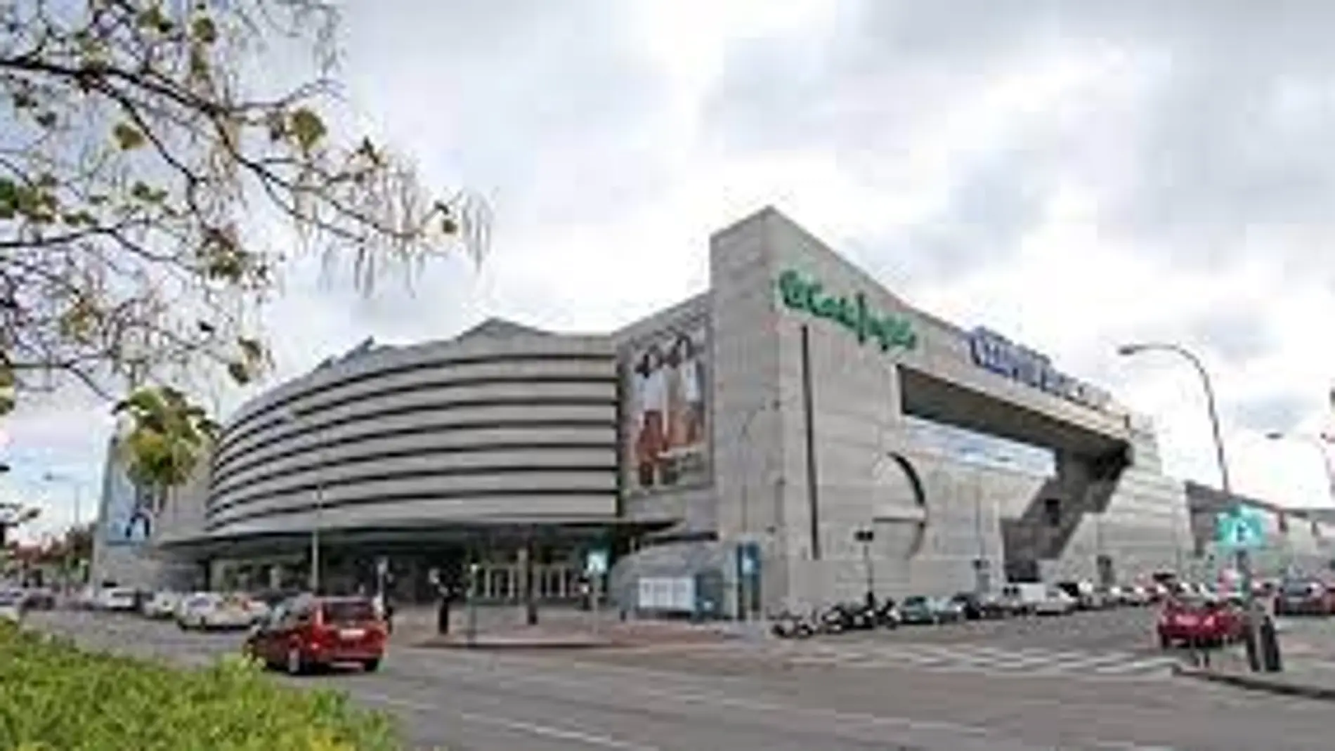 Asalto a El Corte Inglés del Campo de las Naciones en Madrid: los ladrones se llevan 200 móviles en 9 minutos