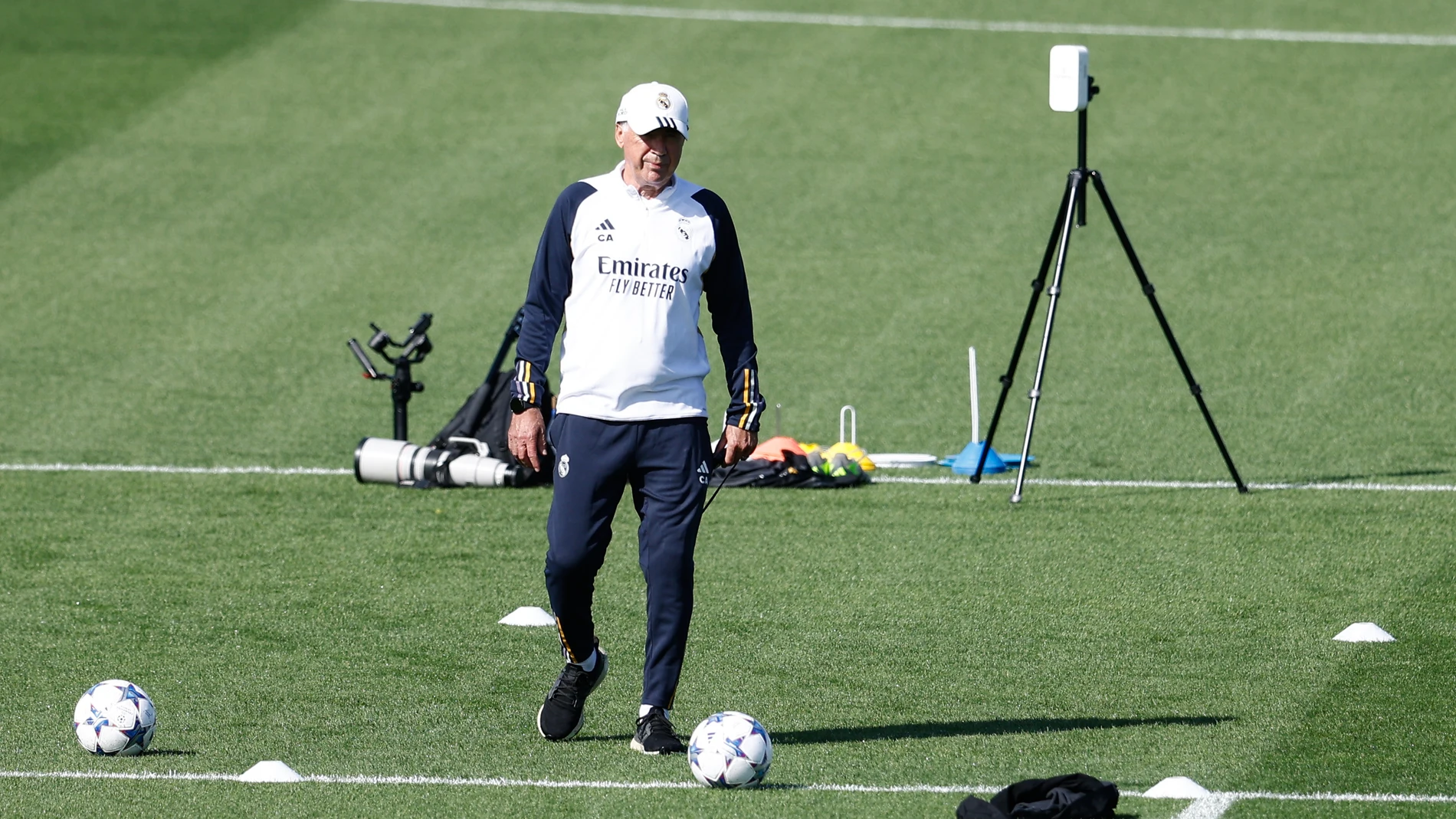 Carlo Ancelotti looks on during the training day of Real Madrid to play the UEFA Champions League football match against Union Berlin at Ciudad Deportiva Real Madrid on September 19, 2023, in Valdebebas, Madrid, Spain. Oscar J. Barroso / Afp7 19/09/2023 ONLY FOR USE IN SPAIN