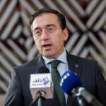 Albares defiende que el catalán, el gallego y el euskera no son lenguas minoritarias
