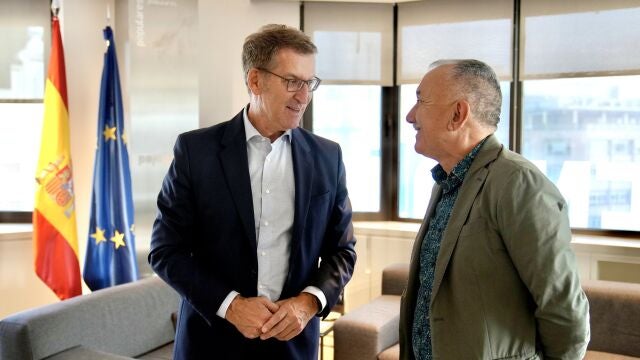 Alberto Núñez Feijóo y el secretario general de UGT, Pepe Álvarez, ayer