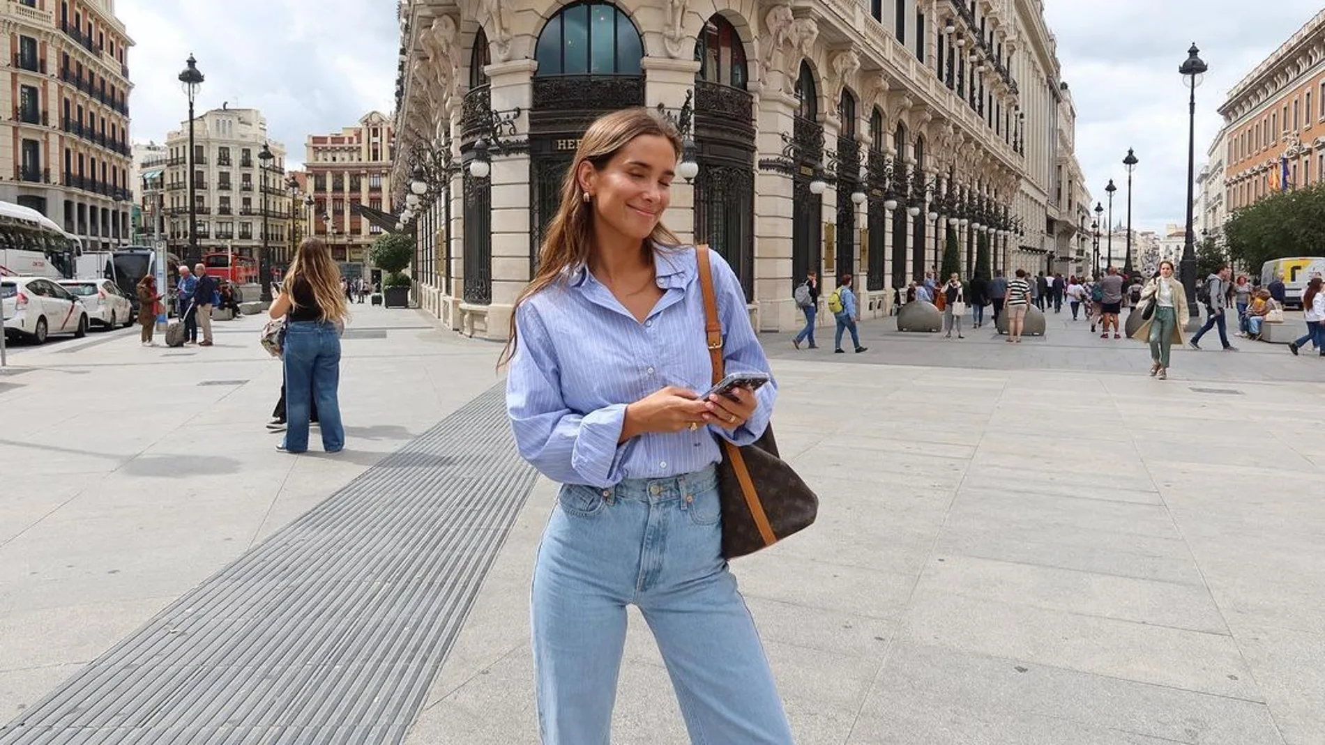 María Pombo con look clásico.