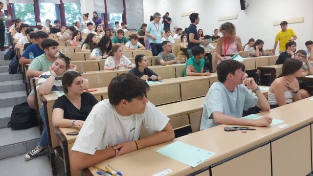 Estudiantes en la Universidad de Sevilla.