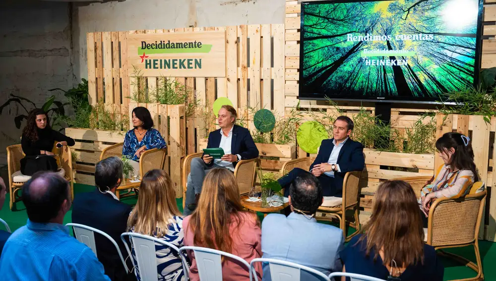 La cervecera «rinde cuentas» año y medio después de anunciar sus objetivos a 2025