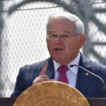 EEUU.- La Fiscalía de EEUU imputa al senador demócrata Bob Menendez por presuntos sobornos