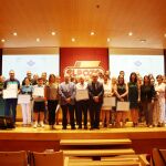 Representantes de las entidades beneficiadas y de la empresa posaron juntos al final del acto