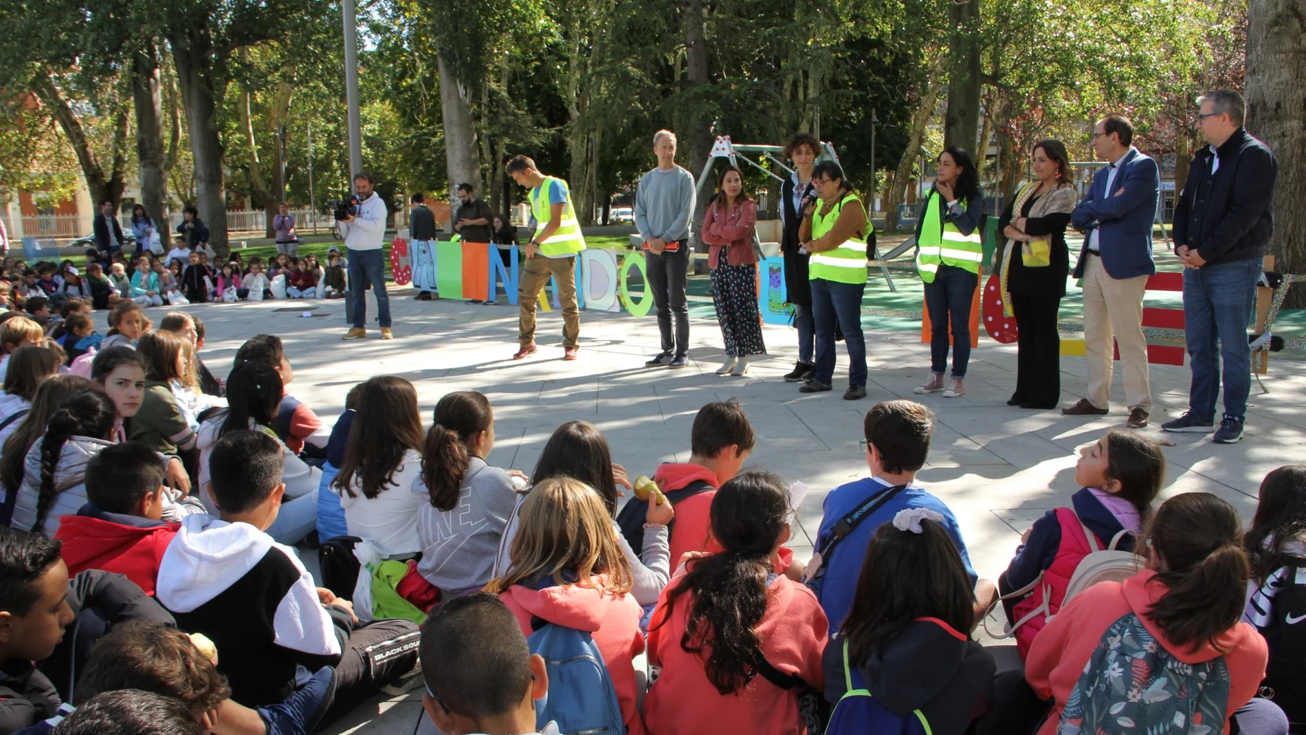 Un grupo de escolares participan en la jornada