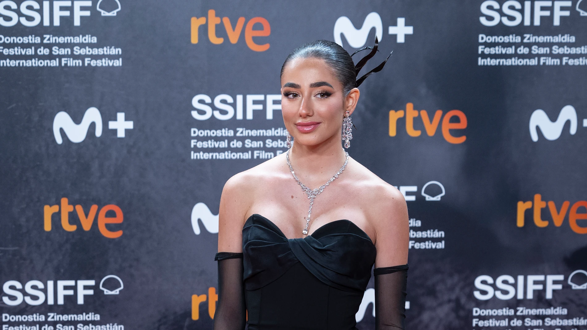SAN SEBASTIÁN, 22/09/2023.- La influencer Lola Lolita posa este viernes en la alfombra roja de la gala inaugural del 71 Festival Internacional de Cine de San Sebastián. EFE/ Javier Etxezarreta
