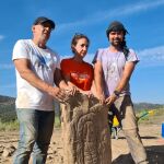 La primera foto de la estela localizada estos días en la excavación de Cañaveral de León