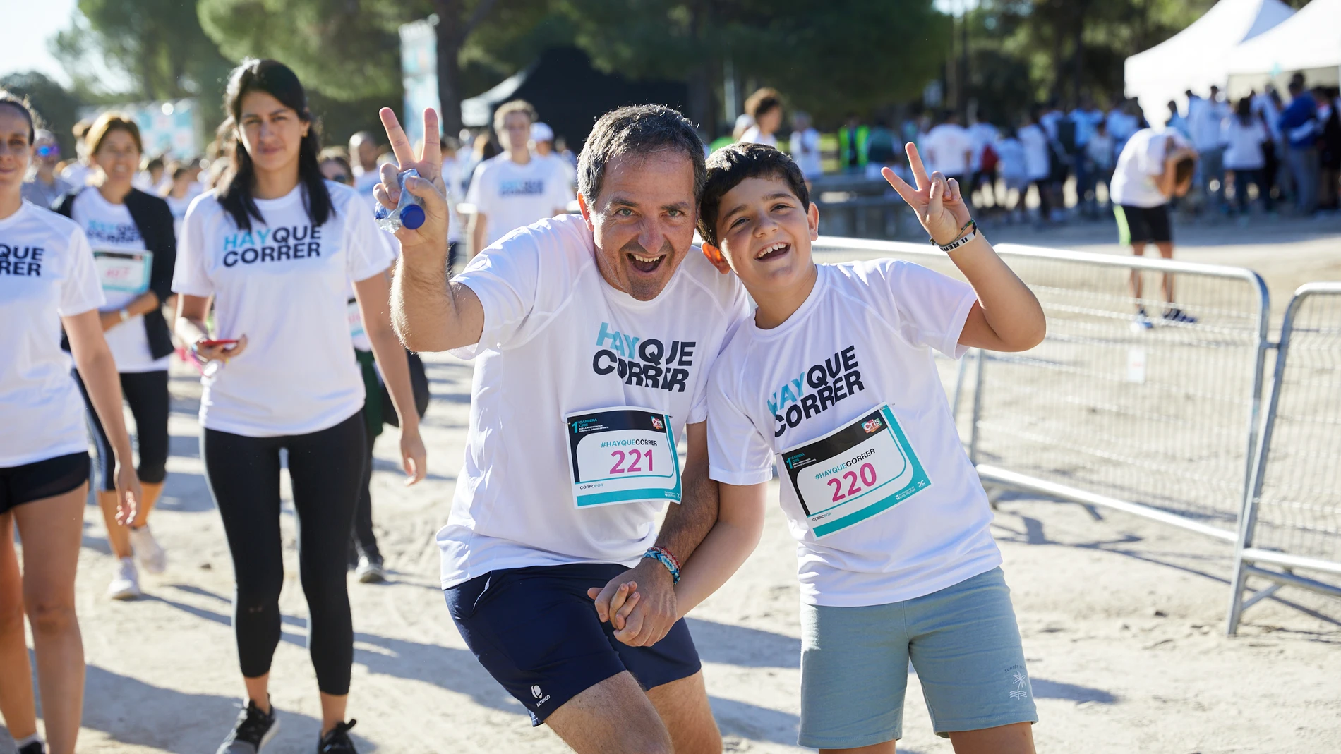 Participantes de la primera Carrera Solidaria de la Fundación CRIS contra el cáncer esta mañana en Las Rozas (Madrid)