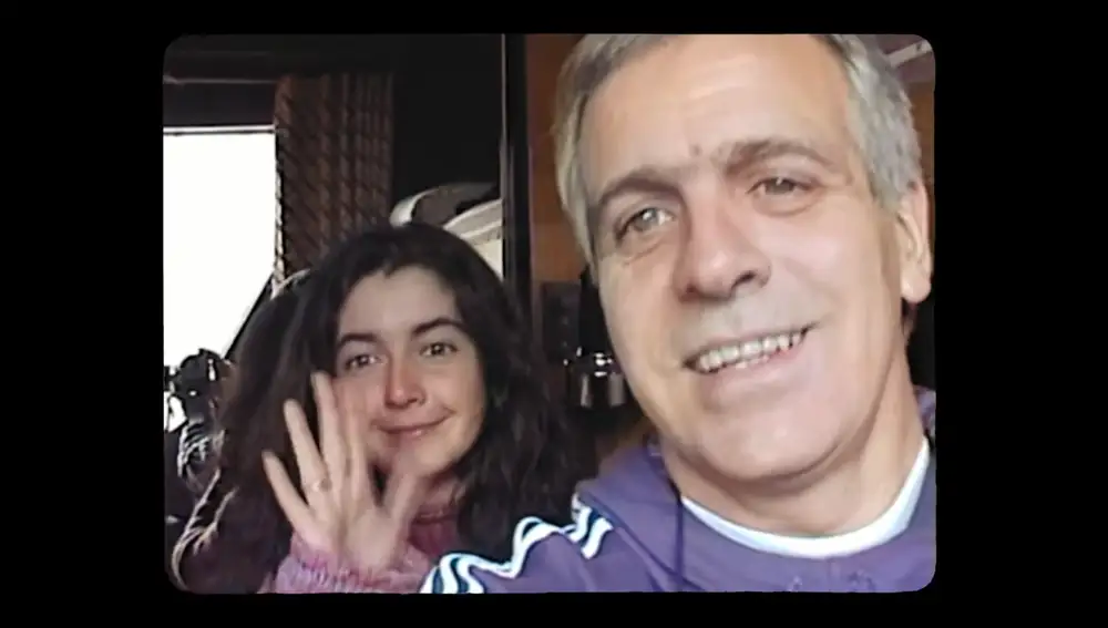 El nuevo trabajo de Alberdi sigue a Paulina Urrutia y Augusto Góngora, personalidades de la cultura chilena