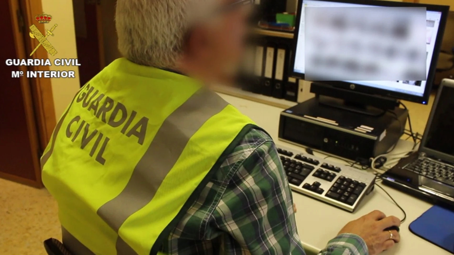 La Guardia Civil encuentra abundante material pornográfico a un detenido en Burgos