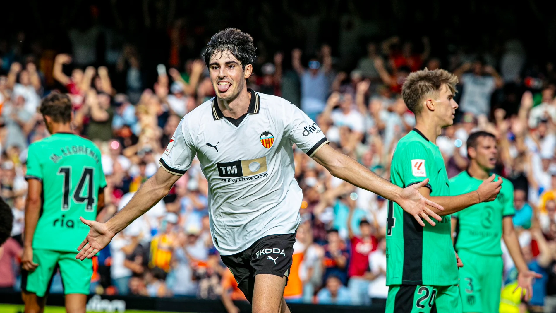 Javi Guerra con el Valencia