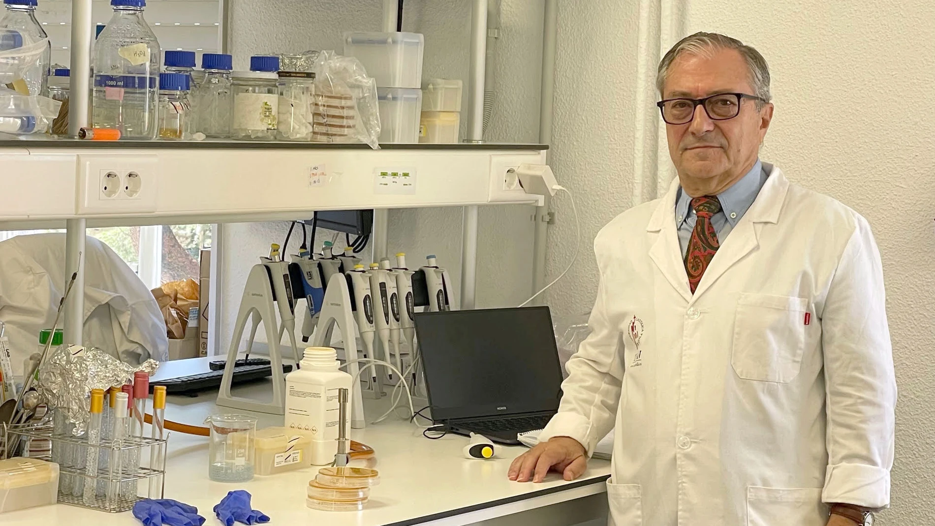 El catedrático y coordinador del grado de Farmacia de la UCV, Miguel Ángel Esteso