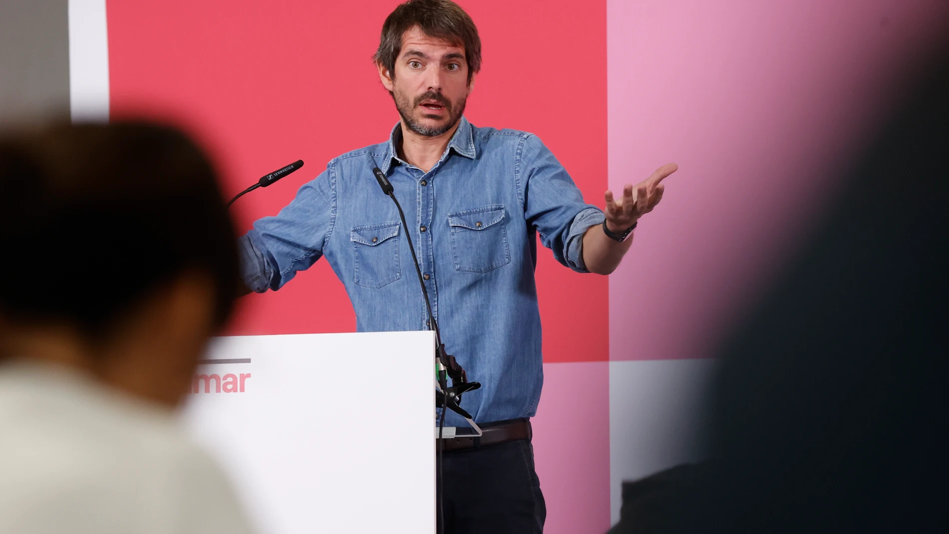 MADRID, 25/09/2023.- El portavoz de Sumar, Ernest Urtasun, ofrece una rueda de prensa para analizar la actualidad política este lunes en Madrid. EFE/ Juan Carlos Hidalgo