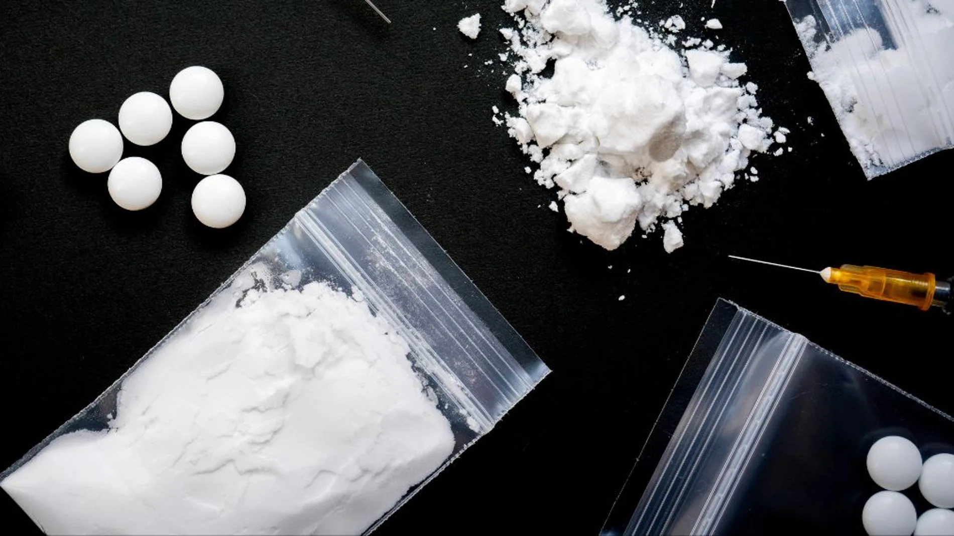 Sanidad enseña a través de guías a consumir drogas