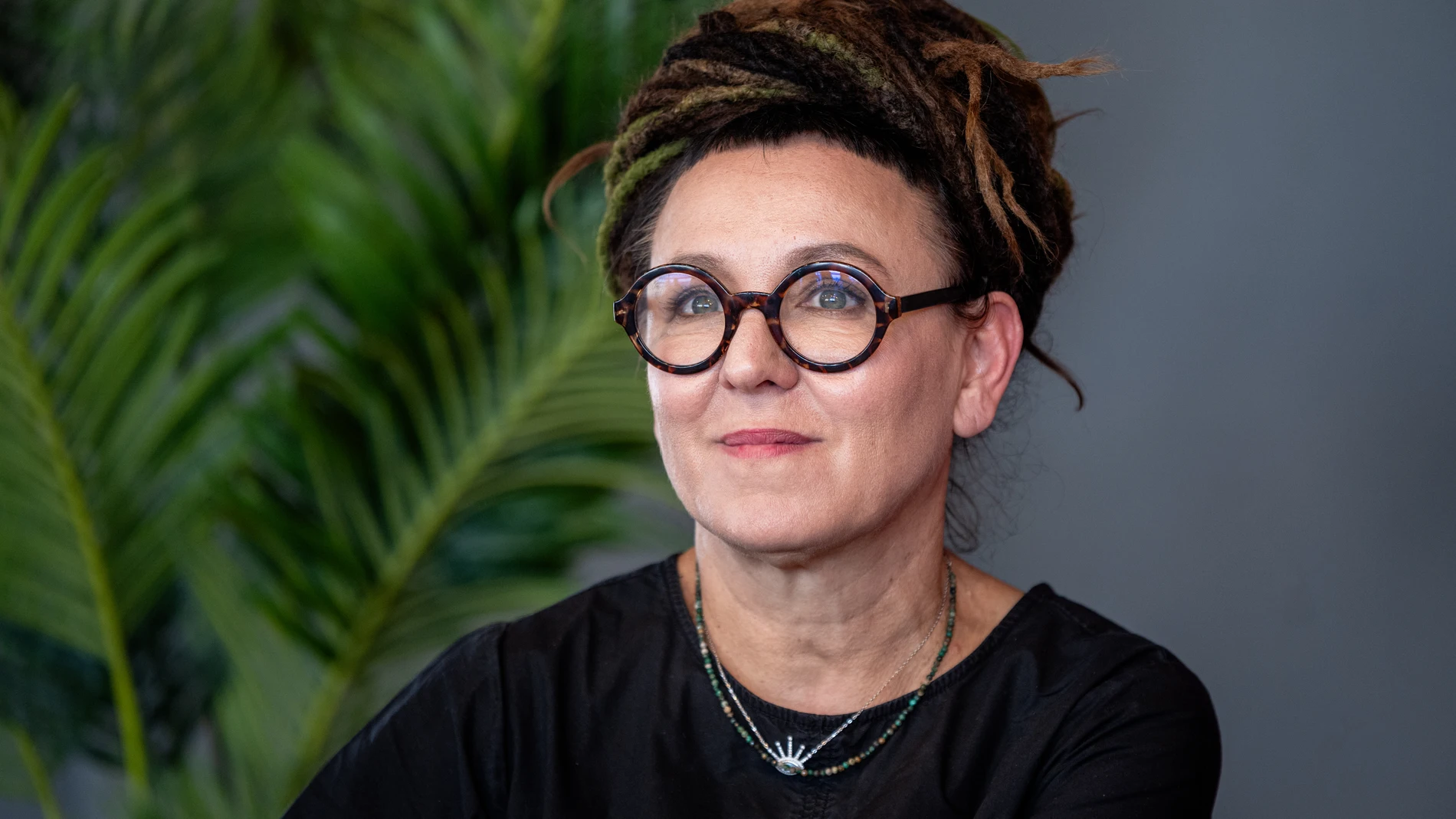 La escritora polaca y Premio Nobel de literatura 2018 Olga Tokarczuk durante una rueda de prensa, a 26 de junio de 2023, en Barcelona, Catalunya (España). Durante la comparecencia, Tokarczuk ha presentado su última novela, ‘Los libros de Jacob’, que relata las andanzas de un joven judío en el siglo XVIII, que recorrió dos imperios, profesó tres religiones y se autoproclamó Mesías. 26 SEPTIEMBRE 2023;PRESENTACIÓN;LIBRO;NOVELA;PREMIO;NOBEL;LITERATURA;LECTURA;CULTURA; Lorena Sopêna / Europa Pr...