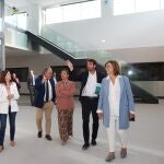 La consejera de Movilidad, María González Corral, visita las obras de la estación de autobuses de Palencia junto a Ángeles Armisén
