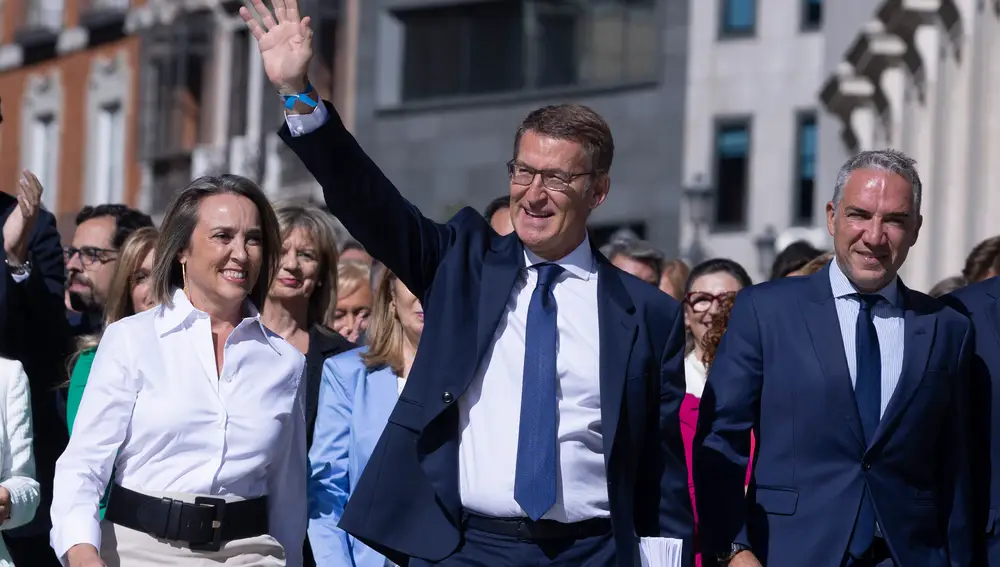 Llegada de Feijóo y los diputados del pp a la sesión de investidura @Gonzalo Pérez Mata