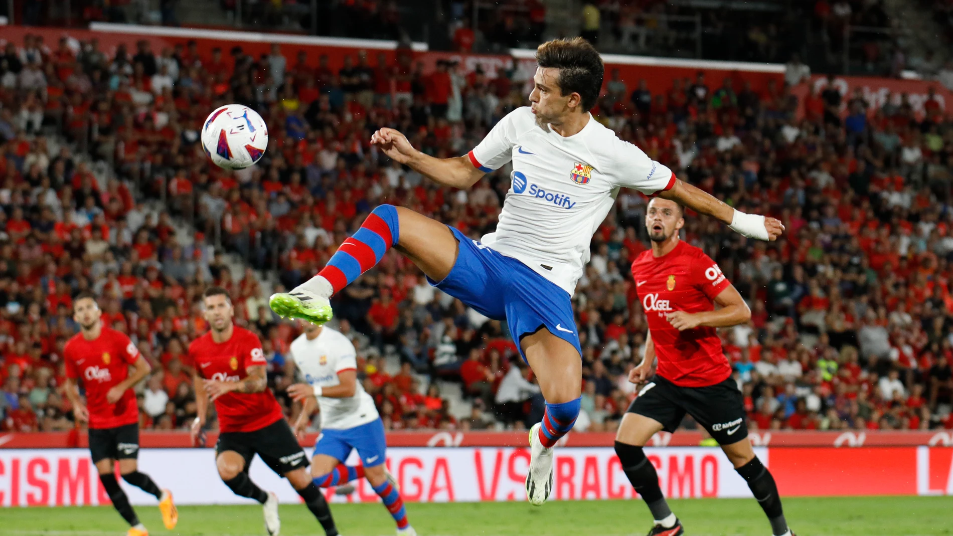 Barcelona's Joao Felix controls the ball during a Spanish La Liga soccer match between Mallorca and Barcelona at the Son Moix stadium in Palma de Mallorca, Spain, Tuesday, Sept. 26, 2023. (AP Photo/Francisco Ubilla)