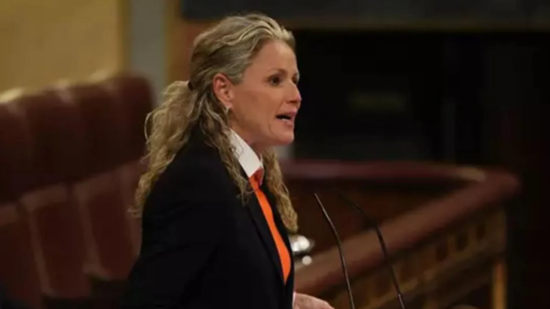 "Chupito cada vez que Feijóo diga amnistía", el comentario de Montse Mínguez