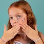 Bruselas prohíbe la purpurina suelta y las microperlas exfoliantes 