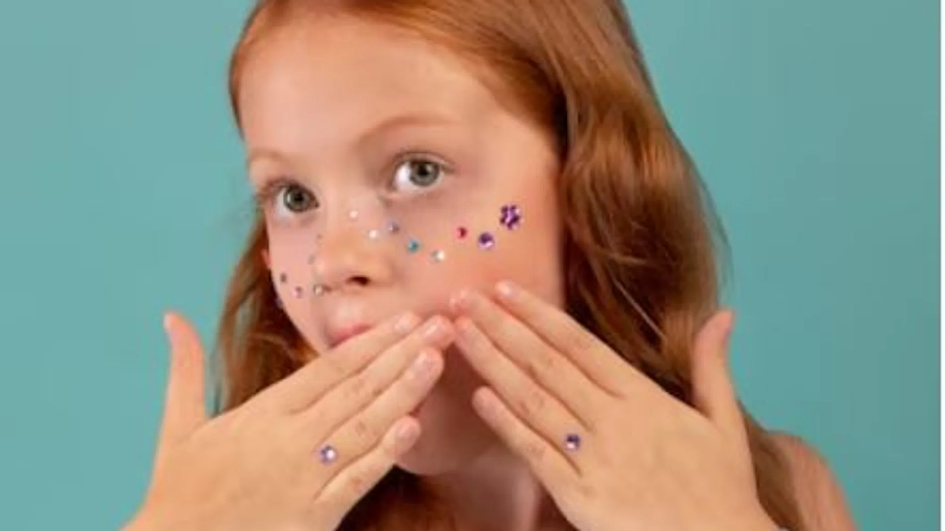 Bruselas prohíbe la purpurina suelta y las microperlas exfoliantes