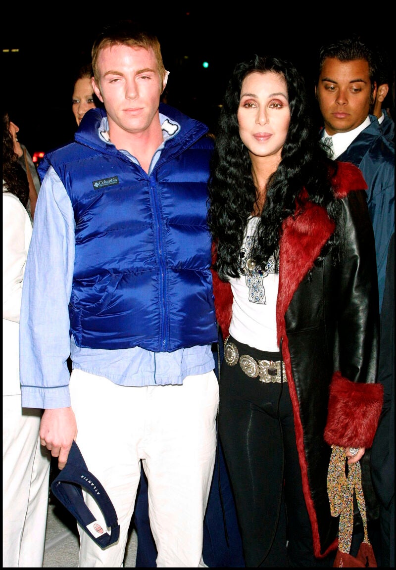 Cher junto a su hijo Elijah Blue