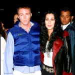 Cher junto a su hijo Elijah Blue